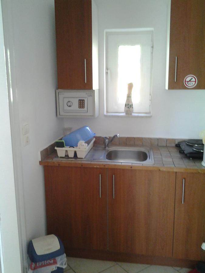 Robin'S Nest Afrata Apartment Exterior photo